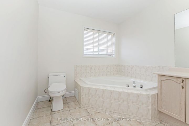 Photo 29 at 19 Vintage Gate, Fletcher's Creek Village, Brampton