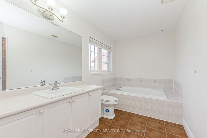 Photo 34 at 19 Vintage Gate, Fletcher's Creek Village, Brampton