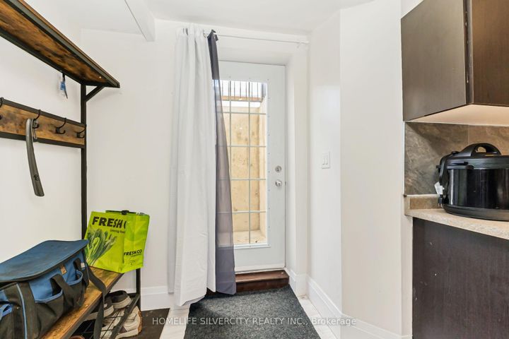 Photo 37 at 19 Vintage Gate, Fletcher's Creek Village, Brampton