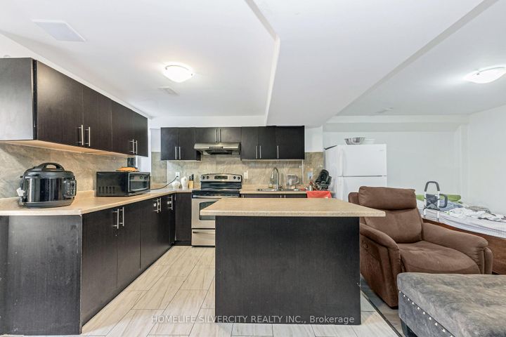 Photo 38 at 19 Vintage Gate, Fletcher's Creek Village, Brampton