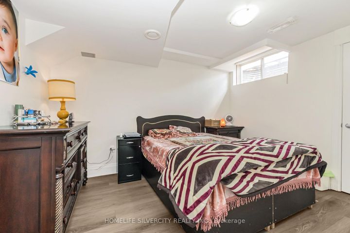 Photo 42 at 19 Vintage Gate, Fletcher's Creek Village, Brampton