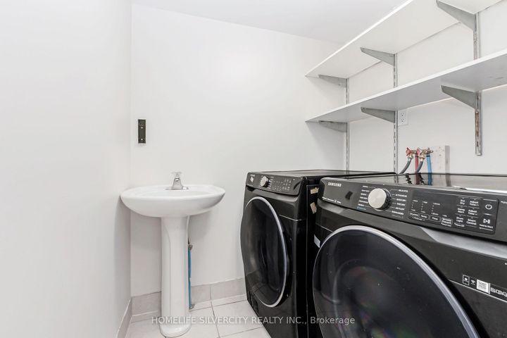 Photo 46 at 19 Vintage Gate, Fletcher's Creek Village, Brampton