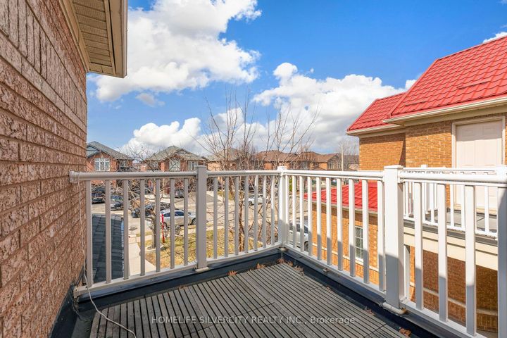 Photo 47 at 19 Vintage Gate, Fletcher's Creek Village, Brampton