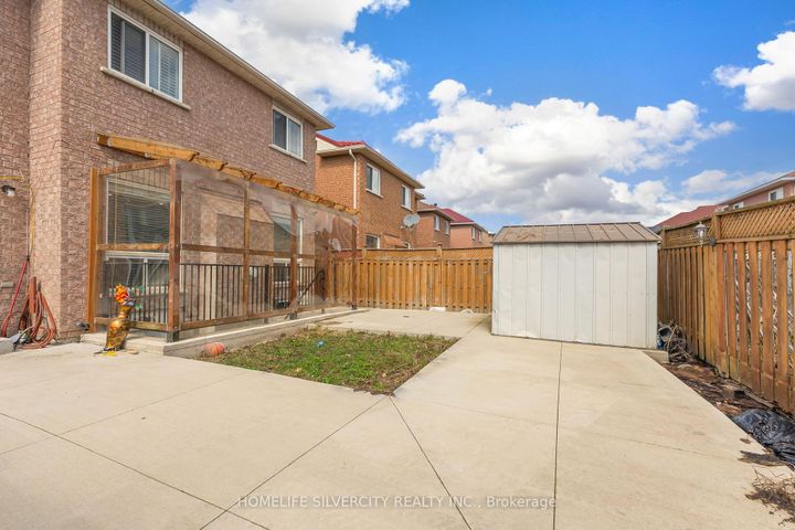 Photo 49 at 19 Vintage Gate, Fletcher's Creek Village, Brampton