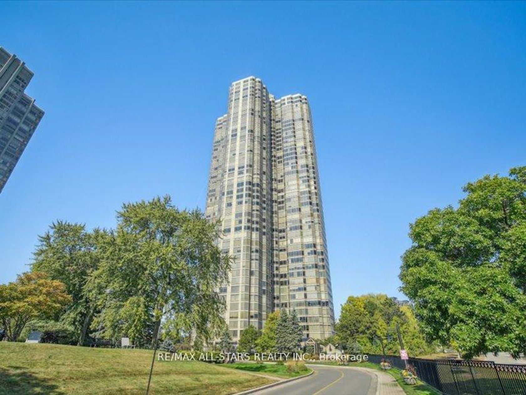 Ph 4507 - 1 Palace Pier Court, Mimico, Toronto by Loree Meneguzzi Real Estate Ph 4507 - 1 Palace Pier Court, Mimico, Toronto