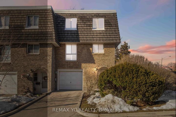 Photo 1 at 118 Tangle Briarway, Bayview Village, Toronto