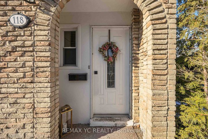 Photo 2 at 118 Tangle Briarway, Bayview Village, Toronto