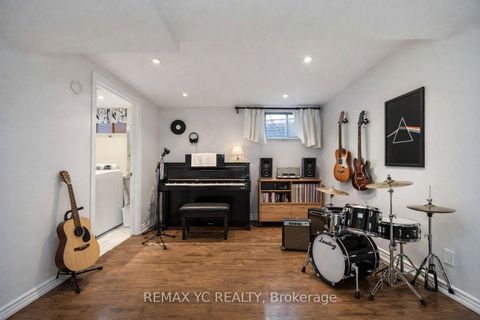 Photo 10 at 118 Tangle Briarway, Bayview Village, Toronto