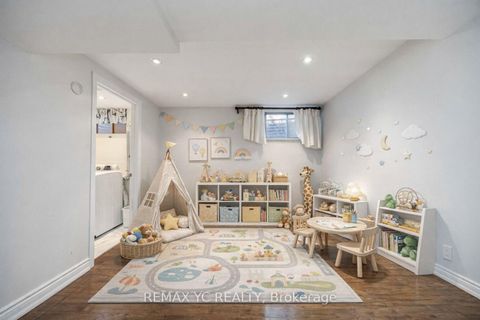 Photo 11 at 118 Tangle Briarway, Bayview Village, Toronto