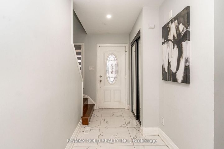 Photo 5 at 13 Martindale Crescent, Brampton West, Brampton