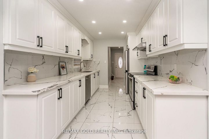 Photo 15 at 13 Martindale Crescent, Brampton West, Brampton