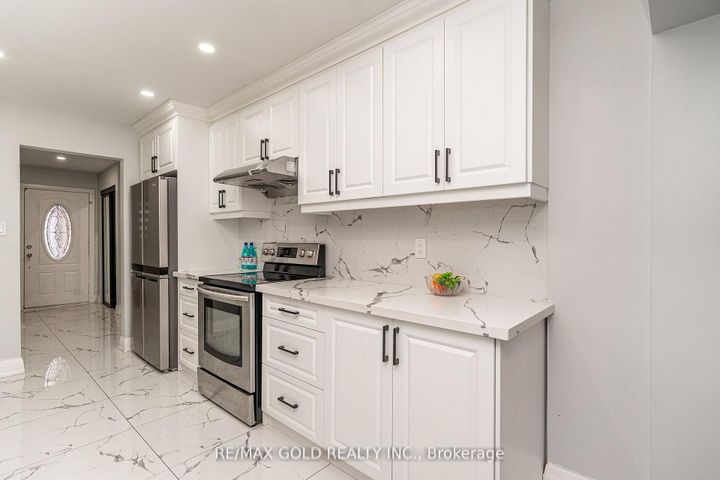 Photo 16 at 13 Martindale Crescent, Brampton West, Brampton