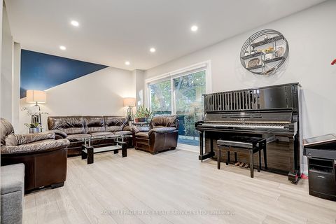 Photo 3 at 23 - 2020 Pharmacy Avenue, L'Amoreaux, Toronto