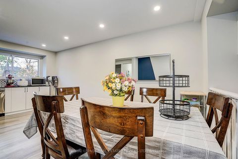 Photo 12 at 23 - 2020 Pharmacy Avenue, L'Amoreaux, Toronto