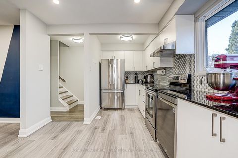 Photo 15 at 23 - 2020 Pharmacy Avenue, L'Amoreaux, Toronto