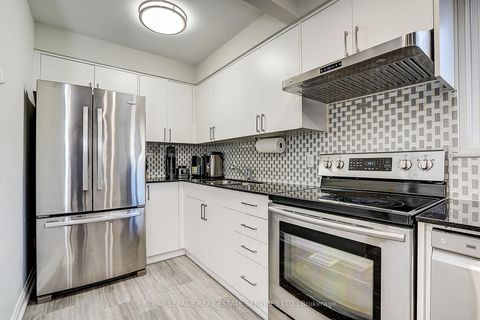 Photo 17 at 23 - 2020 Pharmacy Avenue, L'Amoreaux, Toronto