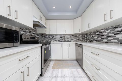 Photo 8 at 704 - 20 Baif Boulevard, North Richvale, Richmond Hill