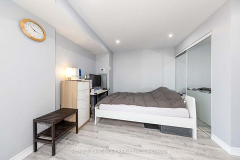 Photo 13 at 704 - 20 Baif Boulevard, North Richvale, Richmond Hill