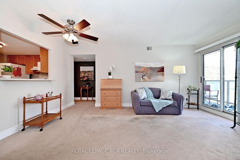 Photo 2 at 212 - 160 Wellington Street E, Aurora Village, Aurora