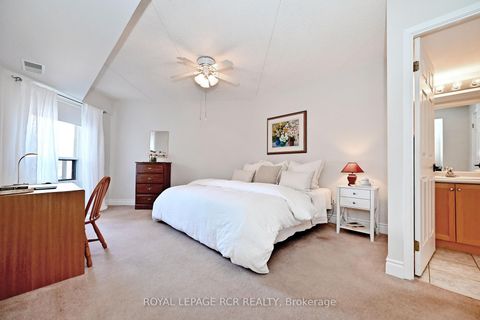 Photo 6 at 212 - 160 Wellington Street E, Aurora Village, Aurora