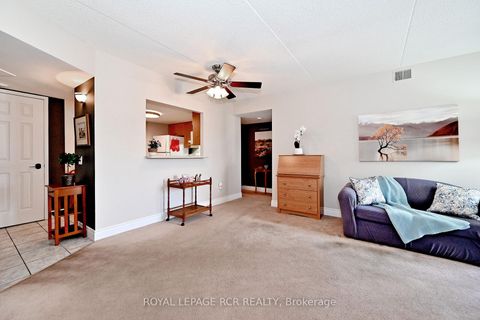 Photo 9 at 212 - 160 Wellington Street E, Aurora Village, Aurora