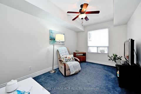 Photo 11 at 212 - 160 Wellington Street E, Aurora Village, Aurora