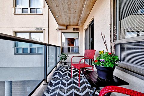 Photo 13 at 212 - 160 Wellington Street E, Aurora Village, Aurora