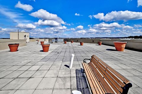 Photo 14 at 212 - 160 Wellington Street E, Aurora Village, Aurora