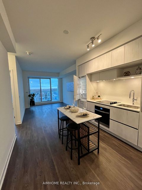 Photo 3 at 621 - 2 David Eyer Road, Rural Richmond Hill, Richmond Hill