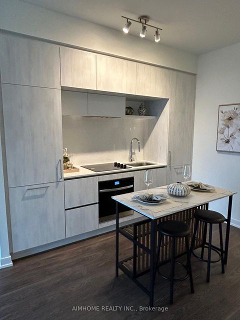 Photo 6 at 621 - 2 David Eyer Road, Rural Richmond Hill, Richmond Hill