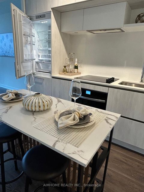 Photo 7 at 621 - 2 David Eyer Road, Rural Richmond Hill, Richmond Hill