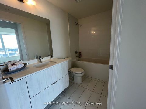 Photo 8 at 621 - 2 David Eyer Road, Rural Richmond Hill, Richmond Hill