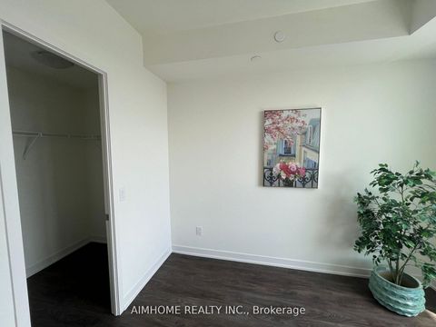 Photo 9 at 621 - 2 David Eyer Road, Rural Richmond Hill, Richmond Hill