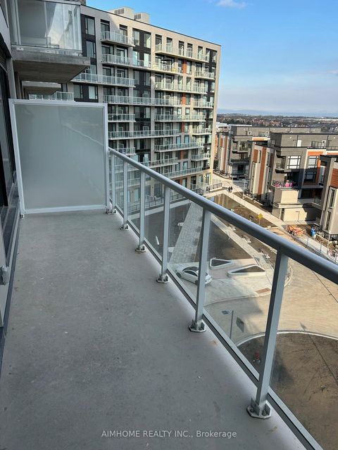 Photo 12 at 621 - 2 David Eyer Road, Rural Richmond Hill, Richmond Hill