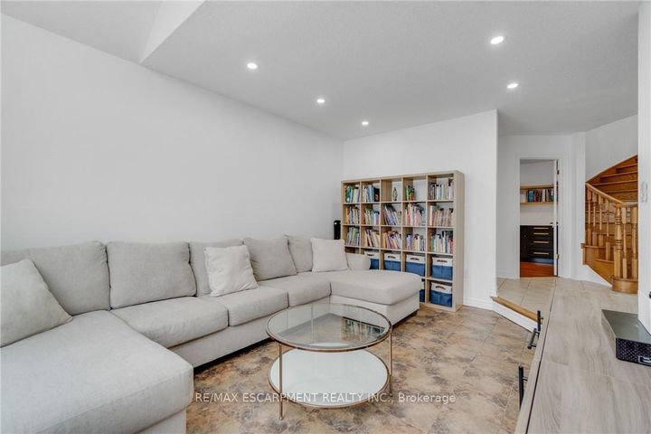 Photo 10 at 191 Hawkswood Trail, Carpenter, Hamilton