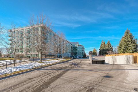 Photo 4 at 617 - 60 Fairfax Crescent, Birchmount, Toronto