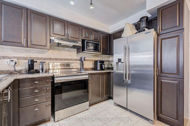 Photo 5 at 41 Lacebark Court, Wellington, Brampton