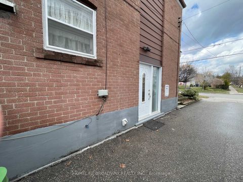 Photo 4 at 33 Chelwood Road, Ionview, Toronto