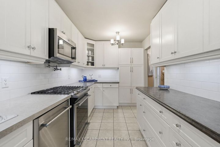 Photo 6 at 45 - 1228 Kirstie Court, CP College Park, Oakville