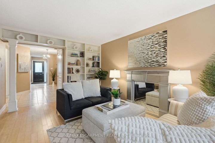 Photo 8 at 45 - 1228 Kirstie Court, CP College Park, Oakville