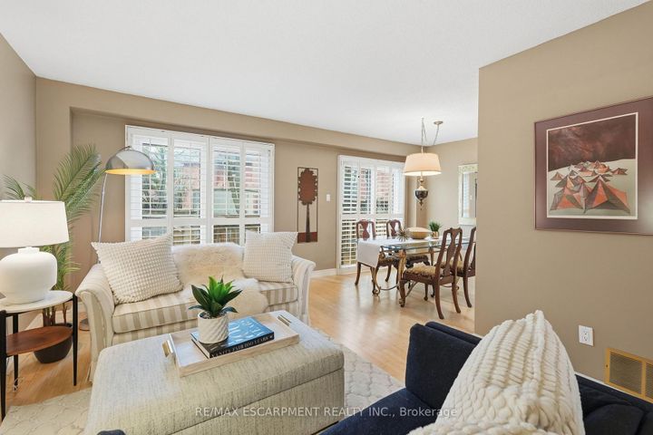 Photo 9 at 45 - 1228 Kirstie Court, CP College Park, Oakville