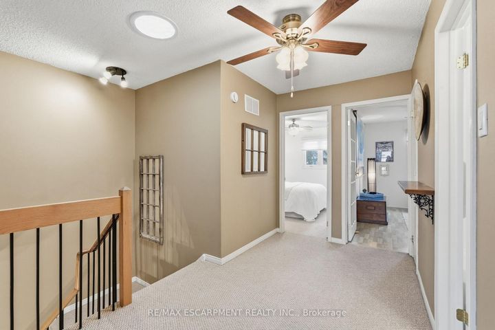 Photo 11 at 45 - 1228 Kirstie Court, CP College Park, Oakville