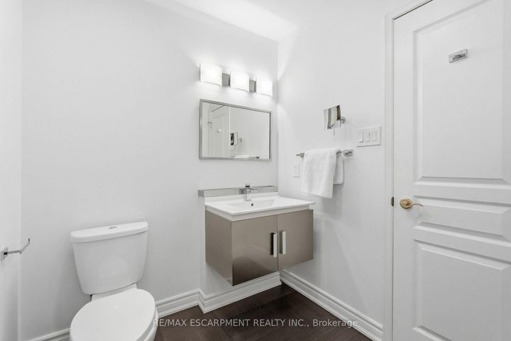 Photo 14 at 45 - 1228 Kirstie Court, CP College Park, Oakville