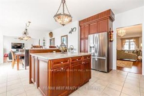 Photo 7 at 118 Succession Crescent, Shore, Barrie