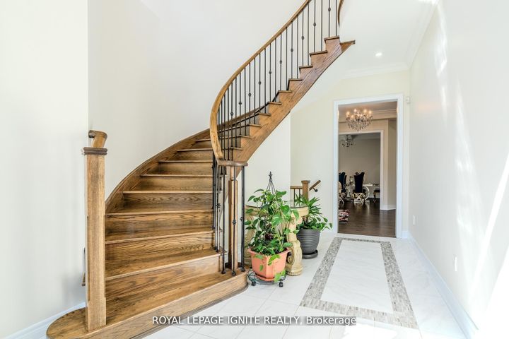 Photo 4 at 73 Kentwood Crescent, Box Grove, Markham