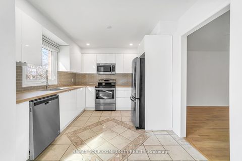 Photo 13 at 391 Hickling Trail, Grove East, Barrie