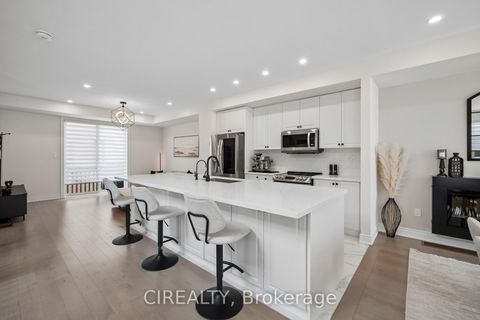 Photo 13 at 325 Laplante Street, Summerhill Estates, Newmarket