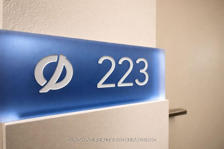 Photo 5 at 223 - 72 Esther Shiner Boulevard, Bayview Village, Toronto