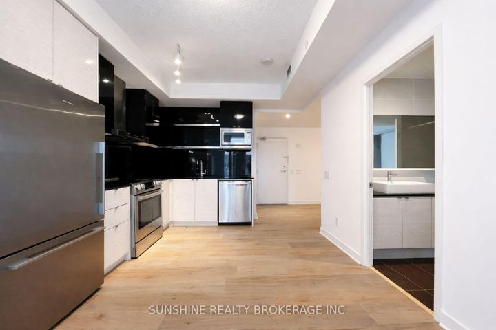 Photo 13 at 223 - 72 Esther Shiner Boulevard, Bayview Village, Toronto