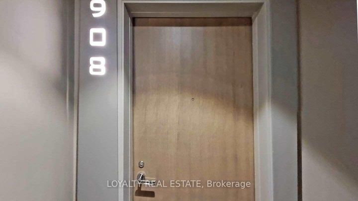 Photo 7 at 908 - 1 Bloor Street E, Yonge Corridor, Toronto